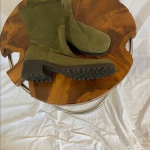 Eddie Bauer Hunter green suede boot